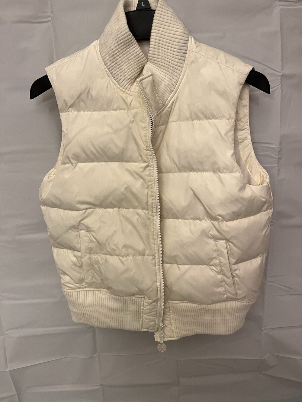 Women’s Old Navy Puffy Vest Lot Of 2 White And Black